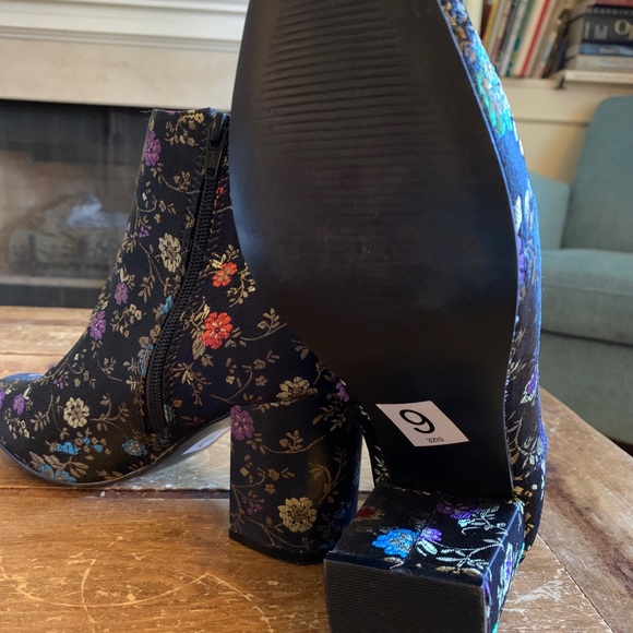 Booties | Embossed Floral - Picture 6 of 9